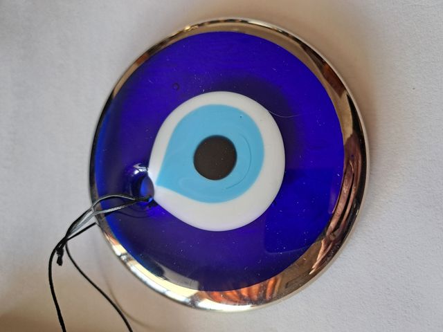 Lavorazione artigianale del vetro turco (diametro 11 cm).