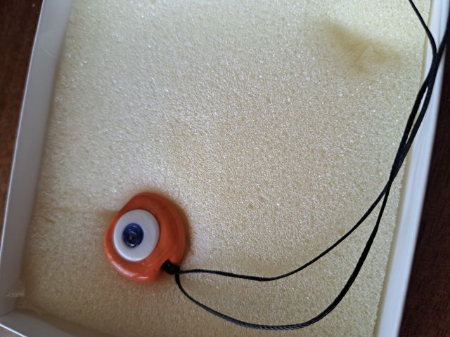 Lavorazione artigianale del vetro turco (diametro 11 cm).