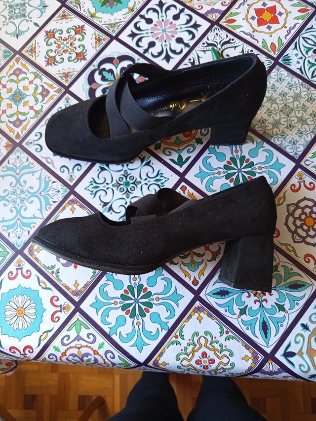 Preciosos zapatos nuevos de mujer