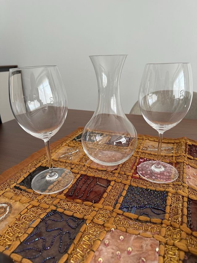 DECANTADOR Y 2 COPAS DE VINO