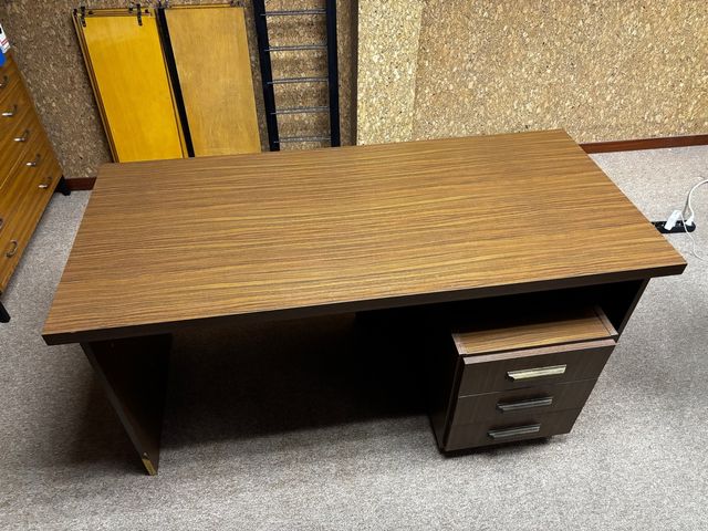 Mesa escritorio 150 por 69 de ancho