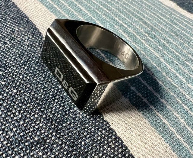 Anillo de Acero y piedra negra DG original. REBAJA