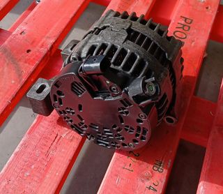 0121615014, Alternador volvo