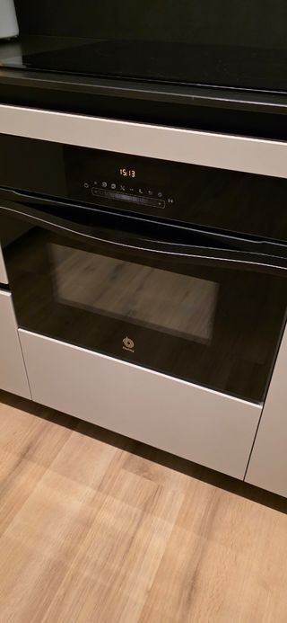 Horno microondas integrado Balay sin usar en garan