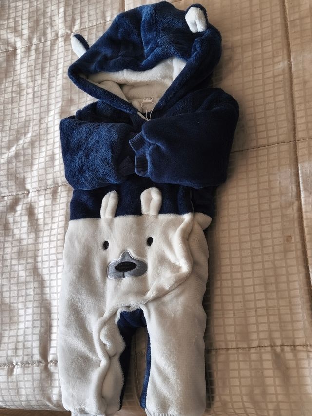 Mono bebé de invierno