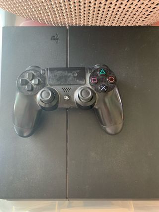 PS4 con mando en perfecto estado