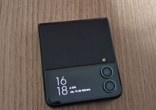 Samsung Zflip4 5G 128GB 8ram