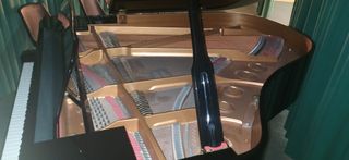 Piano de cola YAMAHA C2