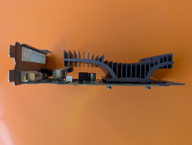 tarjeta de video PCI-E GEFORCE N210 512mb