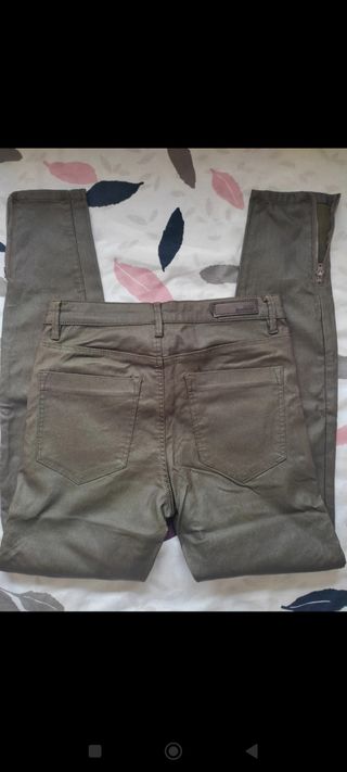 Pantalón polipiel caqui T.36