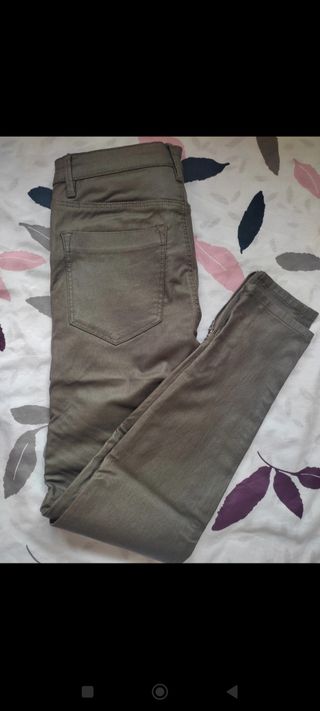 Pantalón polipiel caqui T.36