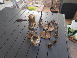 Almideces,  palmatorias  y otros objetos de bronce