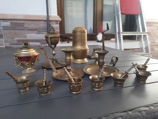 Almideces,  palmatorias  y otros objetos de bronce