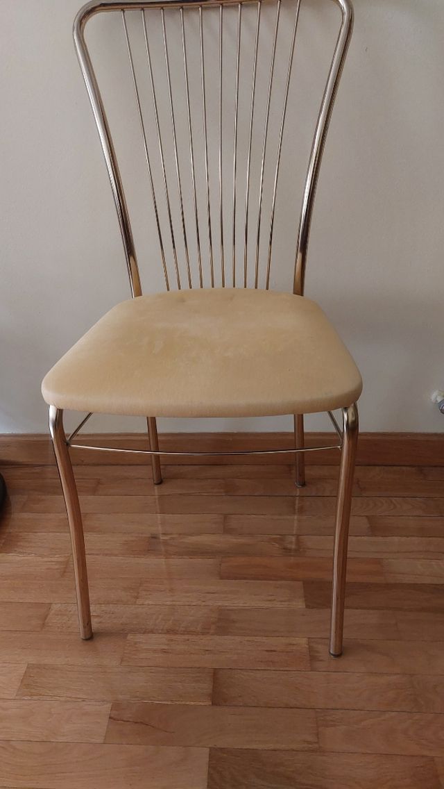 Se venden 4 sillas de oficina