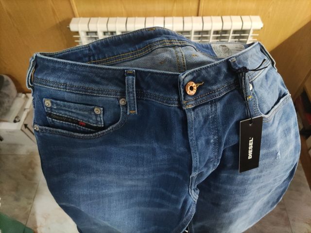 Vaqueros . Totalmente nuevos