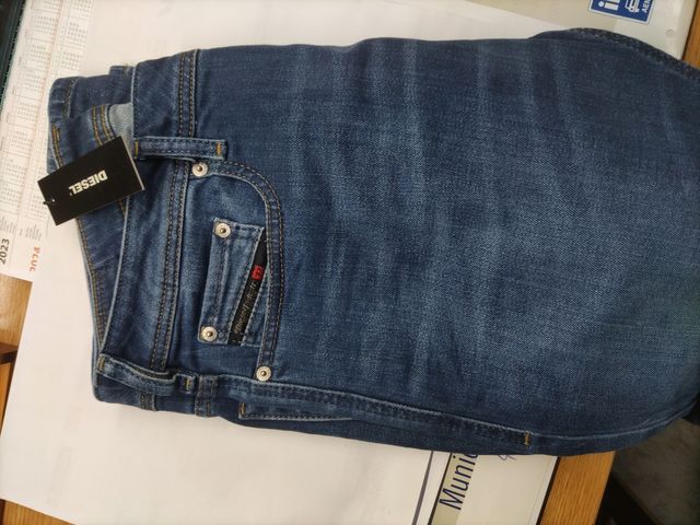 Vaqueros . Totalmente nuevos