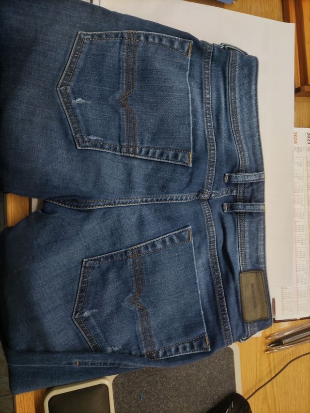 Vaqueros . Totalmente nuevos