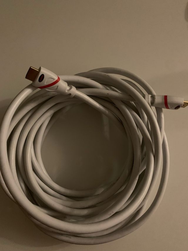 Cable HDMI de 7.5m aprox.