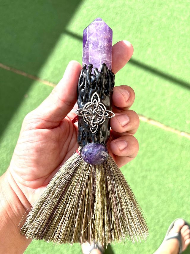 Escobas de Bruja con PIEDRA NATURAL