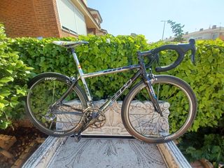 Bicicleta carretera BH llantas carbono