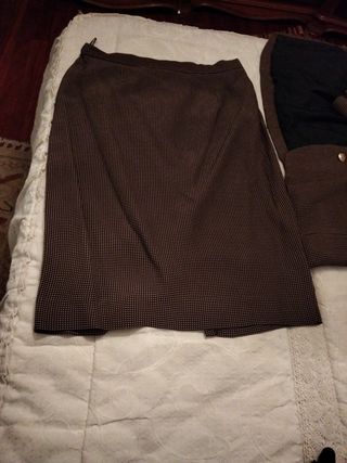 Traje muje con falda  44 