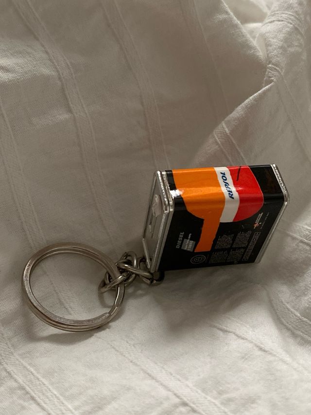 Llavero repsol lata