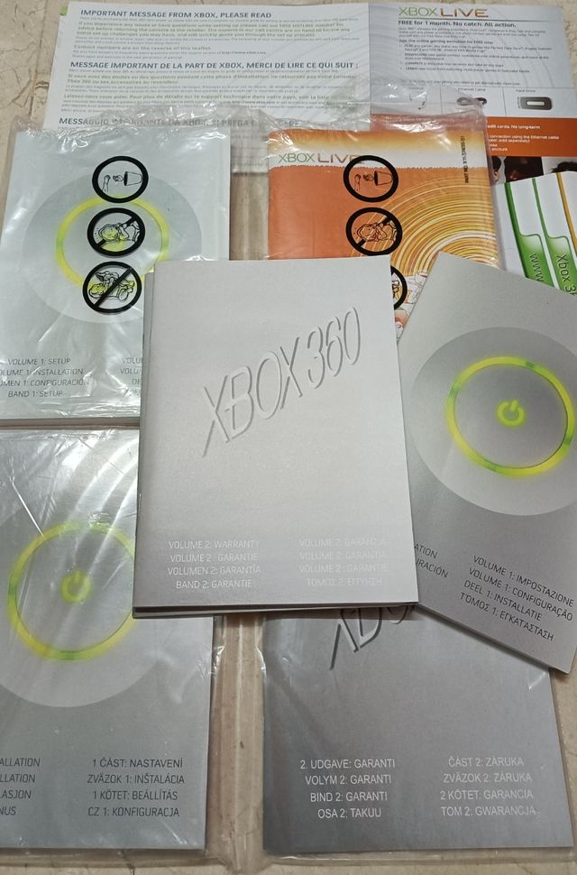 Caixa XBOX360, acessórios e brochuras