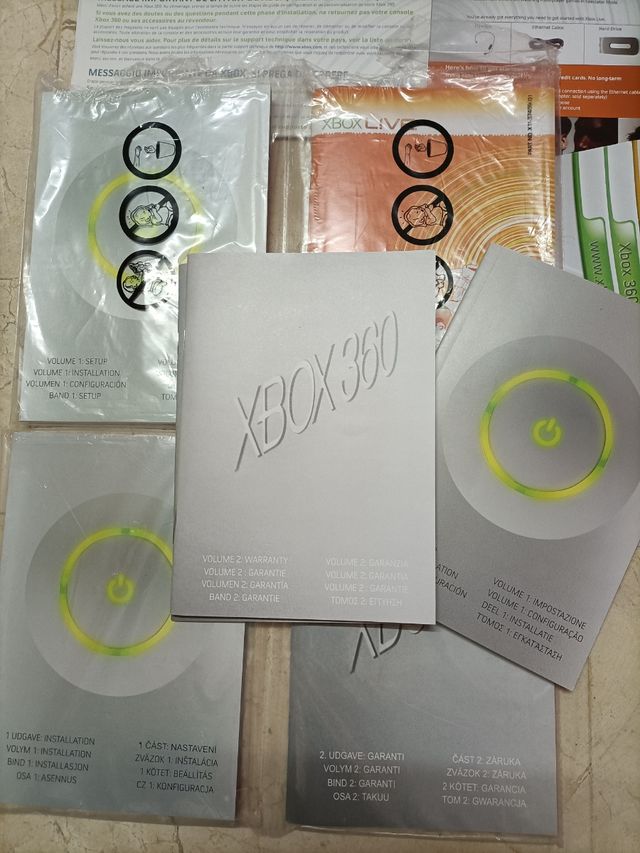 Caixa XBOX360, acessórios e brochuras