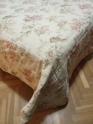 Colcha enguantada cama matrimonial 