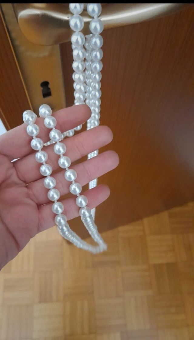 Due collane di perle finte lunghe 65 cm