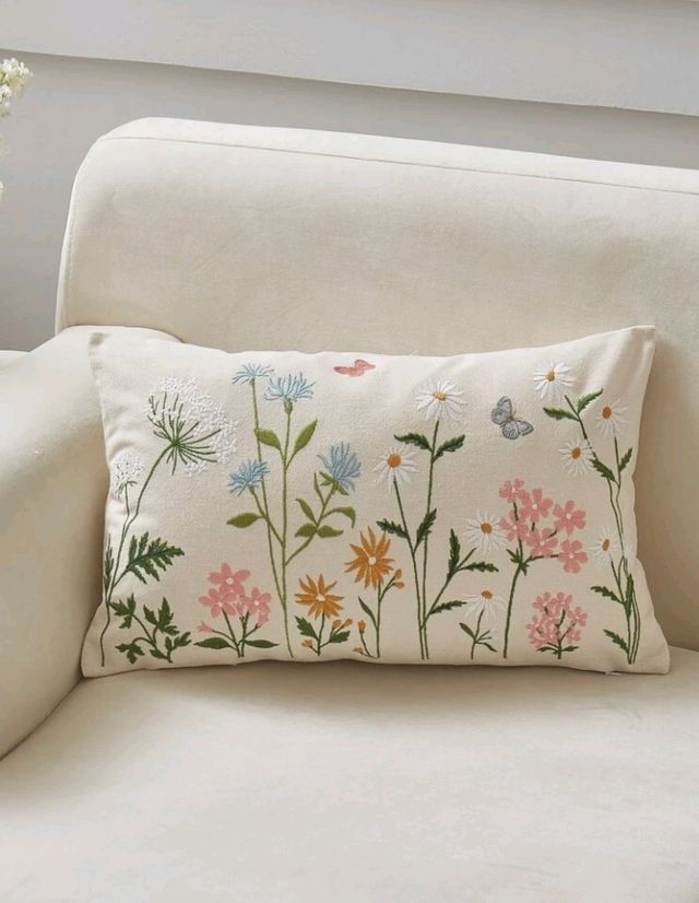 Funda de cojín bordadas.50*30cm.Motivos florales