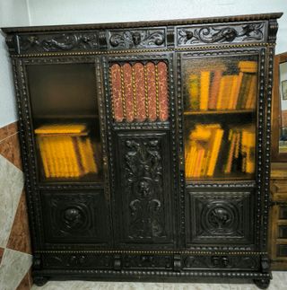 Librería castellana, terciopelo y cristal