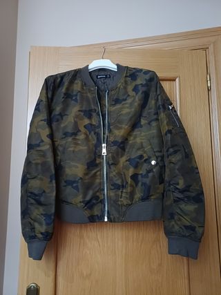 Cazadora bomber mujer camuflaje 