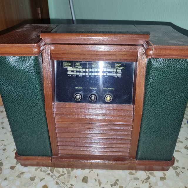 Radio madera y cuero