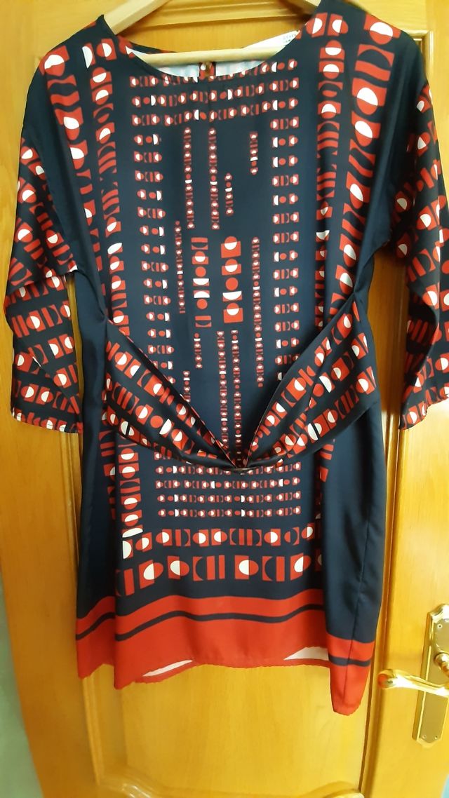 Vestido de raso talla L .De Sfera.