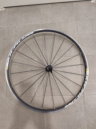 Rueda delantera bici carretera