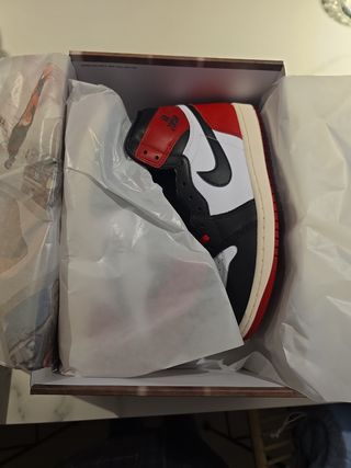 Air Jordan 1 Retro High OG "Black Toe"