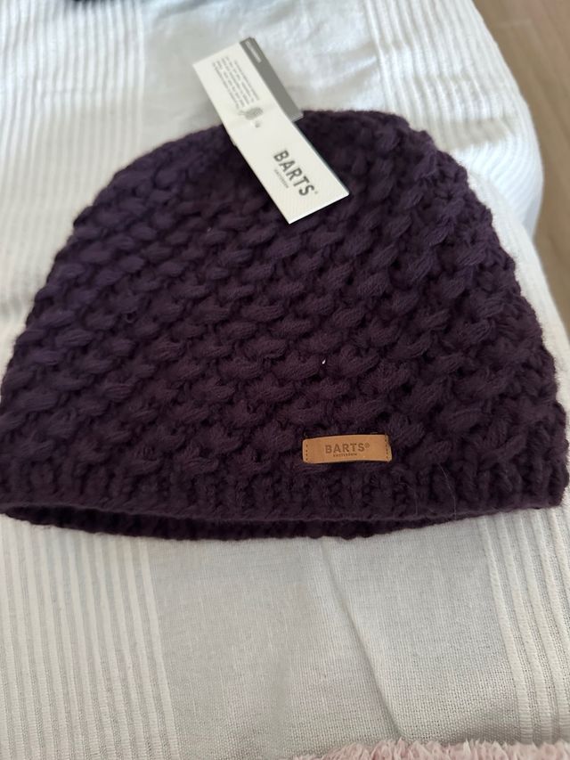 Gorro morado marca Barts