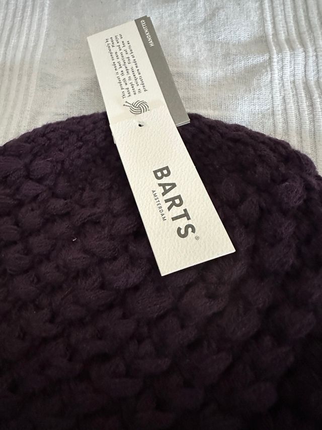 Gorro morado marca Barts