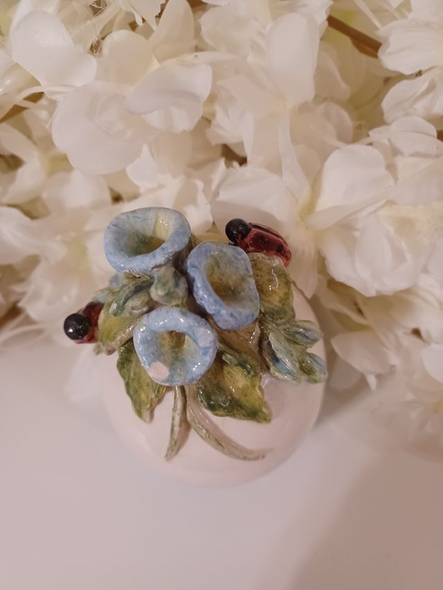 Decorazione uovo pasquale in ceramica