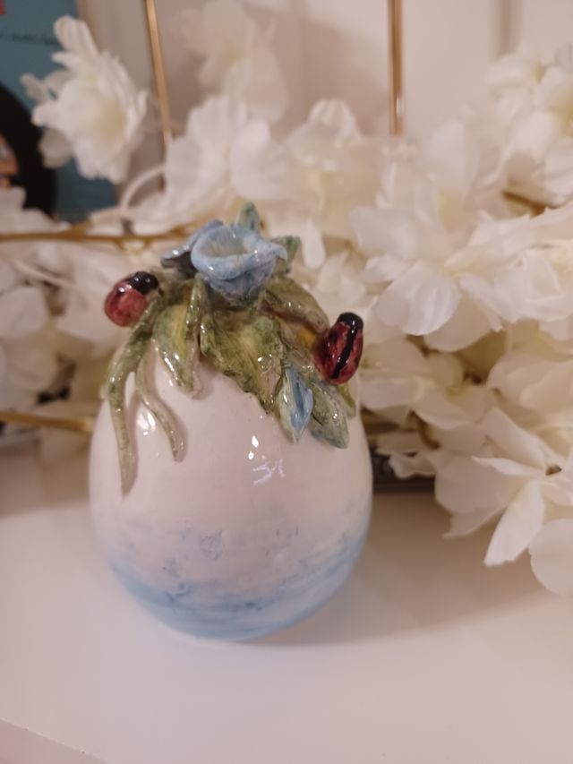 Decorazione uovo pasquale in ceramica