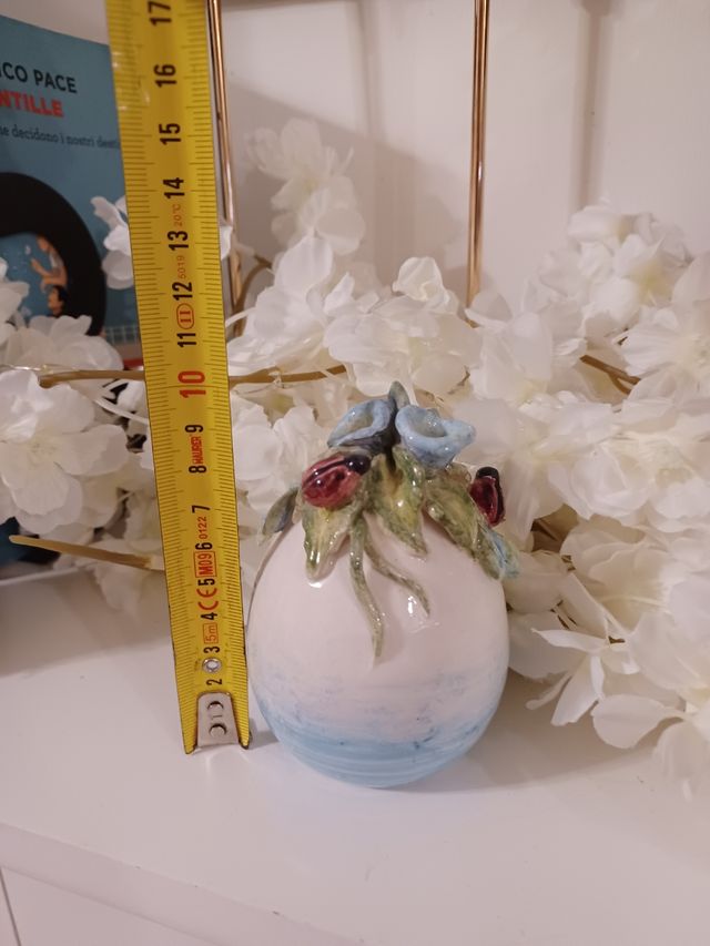 Decorazione uovo pasquale in ceramica