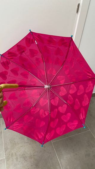 Paraguas para niña con corazones