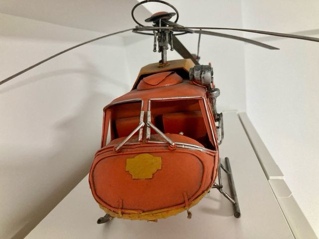 Helicóptero latón