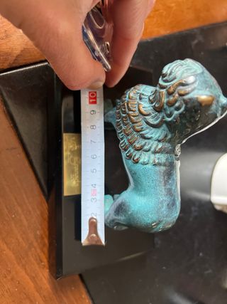 Figura de bronce/ leon Alhambra Granada