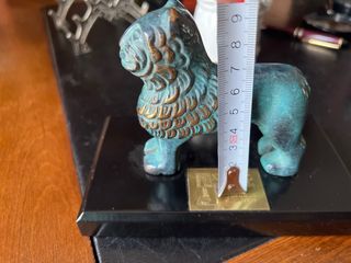 Figura de bronce/ leon Alhambra Granada