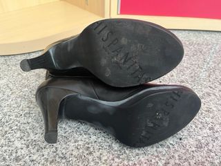 Botines negros de Hispanitas