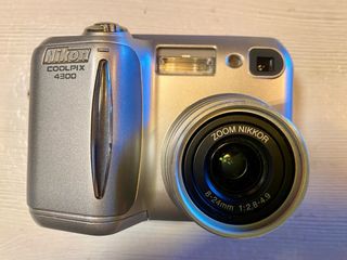 NIKON COOLPIX 4300