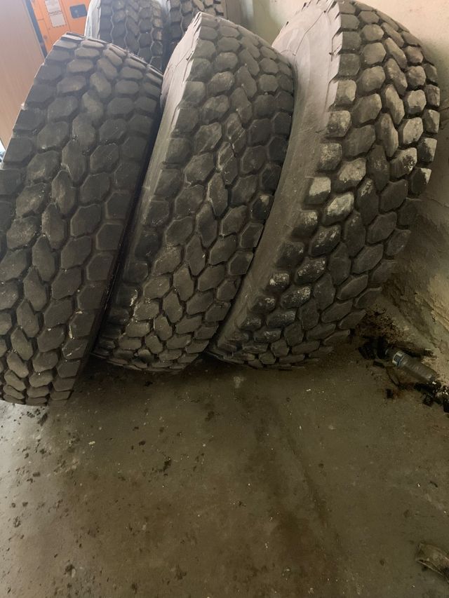 Neumáticos grúa autopropulsada o similar