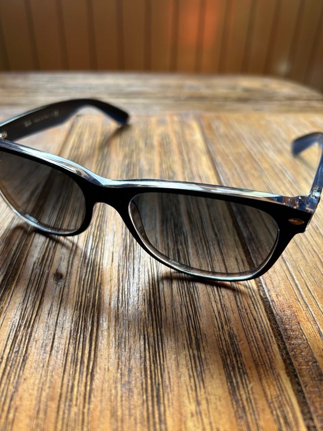 Ray-Ban New Wayfarer RB2132-605371 blu